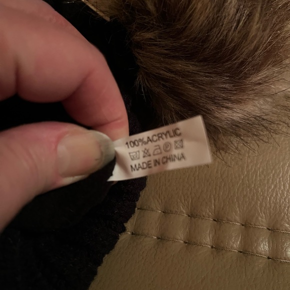 NWT Black Belle Cable-Knit Winter Hat - Picture 3 of 3